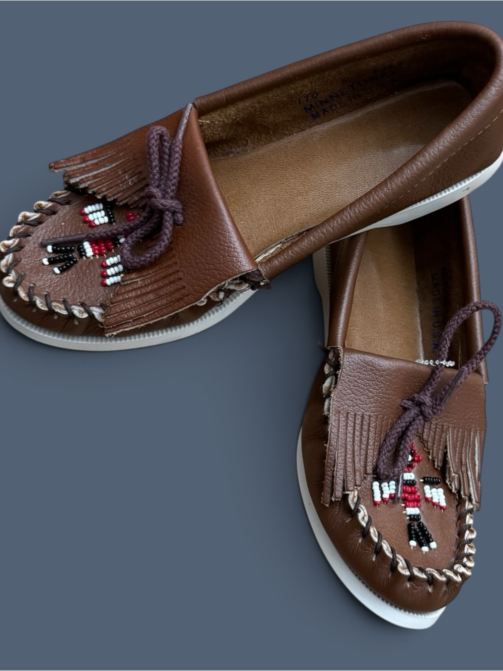 Vintage MINNETONKA THUNDERBIRD Beaded Brown Leather Moccasins size 5